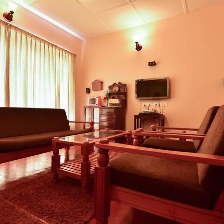 ホテル Manalar Gudalur  部屋 写真